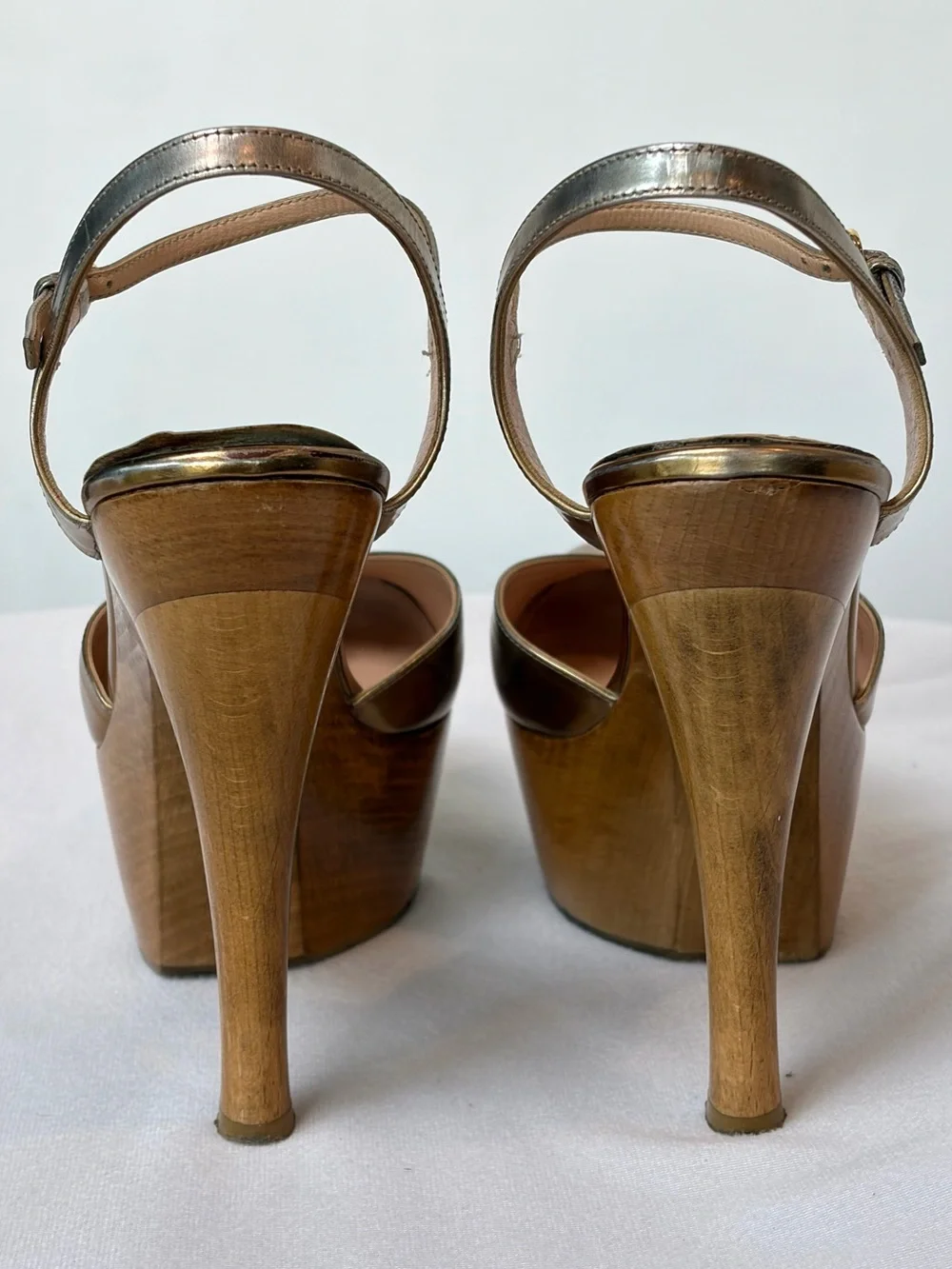 Gucci VTG Metallic Gold Platform Buckle Sandals, wooden heels, 6.5, some scuffs